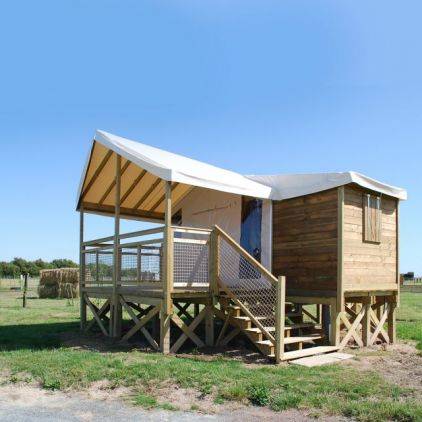 Camping avec cabanes sur pilotis pour un week end ou une semaine originale en Vendée.