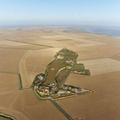 Ancienne ile, le rocher de la Dive qui a donné son nom au camping.