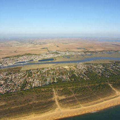 A 5km du camping La DIVE, découvrez les somptueuses plages de la Faute sur Mer.