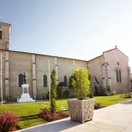 Très joli centre ville de La Tranche sur Mer, une grande place où l'été les animations y sont presque quotidiennes : clown, concert, spectacle, pour des soirées endiablées.